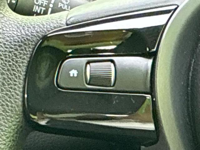 フィット ベーシック 新品タイヤ/社外 SDナビ/衝突安全装置/車線逸脱防止支援システム/Bluetooth接続/ETC/EBD付ABS/横滑り防止装置/クルーズコントロール/バックモニター/エアバッグ 運転席(27枚目)