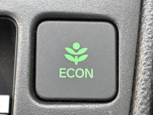 フィット ベーシック 新品タイヤ/社外 SDナビ/衝突安全装置/車線逸脱防止支援システム/Bluetooth接続/ETC/EBD付ABS/横滑り防止装置/クルーズコントロール/バックモニター/エアバッグ 運転席(31枚目)