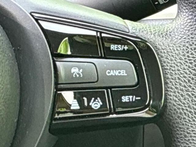 フィット ベーシック 新品タイヤ/社外 SDナビ/衝突安全装置/車線逸脱防止支援システム/Bluetooth接続/ETC/EBD付ABS/横滑り防止装置/クルーズコントロール/バックモニター/エアバッグ 運転席(36枚目)