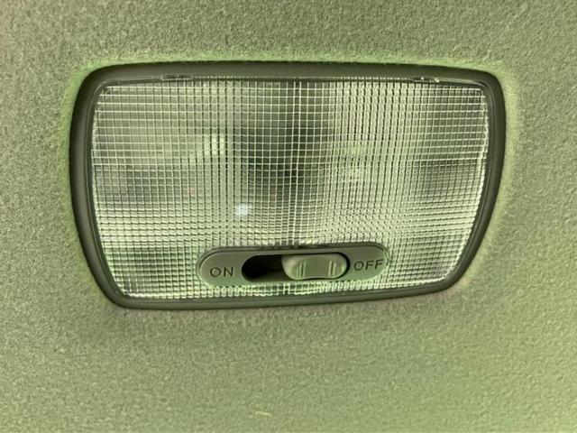 フィット ベーシック 新品タイヤ/社外 SDナビ/衝突安全装置/車線逸脱防止支援システム/Bluetooth接続/ETC/EBD付ABS/横滑り防止装置/クルーズコントロール/バックモニター/エアバッグ 運転席(42枚目)