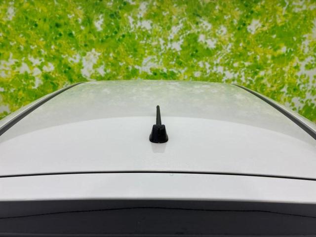 フィット ベーシック 新品タイヤ/社外 SDナビ/衝突安全装置/車線逸脱防止支援システム/Bluetooth接続/ETC/EBD付ABS/横滑り防止装置/クルーズコントロール/バックモニター/エアバッグ 運転席(49枚目)