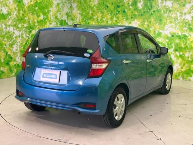 ノート Ｘ　新品タイヤ／純正　メモリーナビ／インテリジェントルームミラー／エマージェンシーブレーキ／車線逸脱防止支援システム／Ｂｌｕｅｔｏｏｔｈ接続／ＥＴＣ／アイドリングストップ／フルセグＴＶ　ワンオーナー（3枚目）