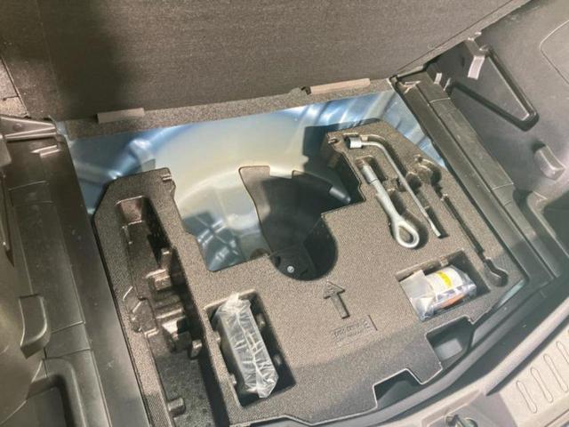 ノート Ｘ　新品タイヤ／純正　メモリーナビ／インテリジェントルームミラー／エマージェンシーブレーキ／車線逸脱防止支援システム／Ｂｌｕｅｔｏｏｔｈ接続／ＥＴＣ／アイドリングストップ／フルセグＴＶ　ワンオーナー（25枚目）