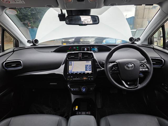 プリウス Ａツーリングセレクション　ユーザー様買取車　ＴＲＤフルエアロ　純正ナビ　Ｂカメラ　ＤＴＶ　トヨタセーフティーセンス　シートヒーター　置くだけ充電　黒合皮シート　ＥＴＣ　パワーシート　プッシュスタート　ワンオーナー（5枚目）
