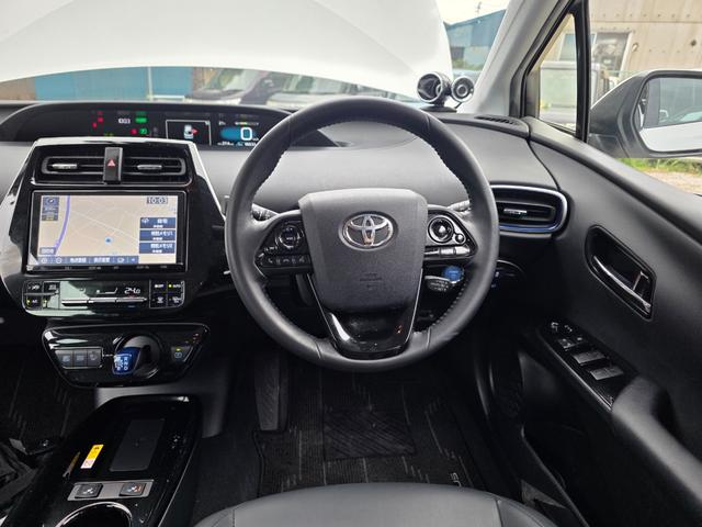 プリウス Ａツーリングセレクション　ユーザー様買取車　ＴＲＤフルエアロ　純正ナビ　Ｂカメラ　ＤＴＶ　トヨタセーフティーセンス　シートヒーター　置くだけ充電　黒合皮シート　ＥＴＣ　パワーシート　プッシュスタート　ワンオーナー（26枚目）