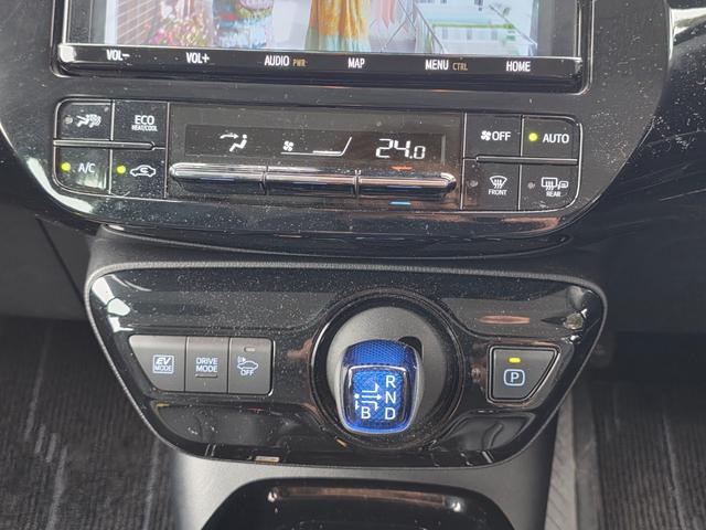 プリウス Ａツーリングセレクション　ユーザー様買取車　ＴＲＤフルエアロ　純正ナビ　Ｂカメラ　ＤＴＶ　トヨタセーフティーセンス　シートヒーター　置くだけ充電　黒合皮シート　ＥＴＣ　パワーシート　プッシュスタート　ワンオーナー（31枚目）