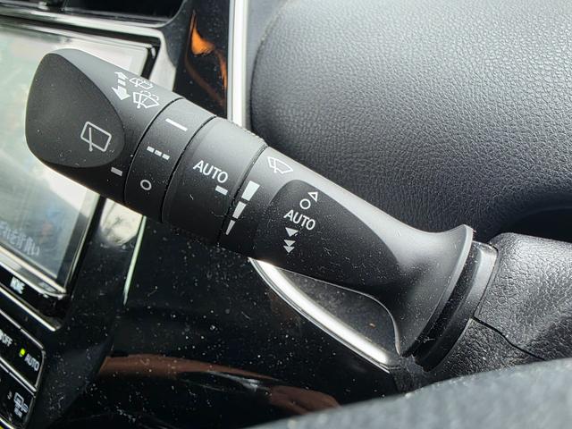 プリウス Ａツーリングセレクション　ユーザー様買取車　ＴＲＤフルエアロ　純正ナビ　Ｂカメラ　ＤＴＶ　トヨタセーフティーセンス　シートヒーター　置くだけ充電　黒合皮シート　ＥＴＣ　パワーシート　プッシュスタート　ワンオーナー（37枚目）