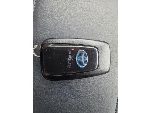プリウス Ａツーリングセレクション　ユーザー様買取車　ＴＲＤフルエアロ　純正ナビ　Ｂカメラ　ＤＴＶ　トヨタセーフティーセンス　シートヒーター　置くだけ充電　黒合皮シート　ＥＴＣ　パワーシート　プッシュスタート　ワンオーナー（46枚目）
