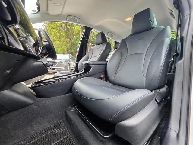 プリウス Ａツーリングセレクション　ユーザー様買取車　ＴＲＤフルエアロ　純正ナビ　Ｂカメラ　ＤＴＶ　トヨタセーフティーセンス　シートヒーター　置くだけ充電　黒合皮シート　ＥＴＣ　パワーシート　プッシュスタート　ワンオーナー（52枚目）