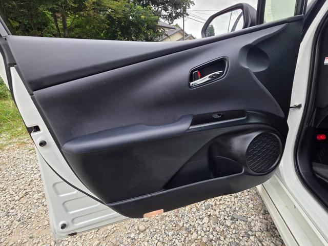 プリウス Ａツーリングセレクション　ユーザー様買取車　ＴＲＤフルエアロ　純正ナビ　Ｂカメラ　ＤＴＶ　トヨタセーフティーセンス　シートヒーター　置くだけ充電　黒合皮シート　ＥＴＣ　パワーシート　プッシュスタート　ワンオーナー（63枚目）
