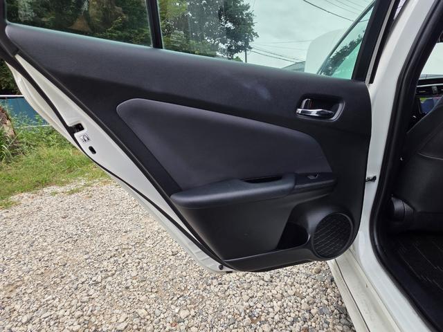 プリウス Ａツーリングセレクション　ユーザー様買取車　ＴＲＤフルエアロ　純正ナビ　Ｂカメラ　ＤＴＶ　トヨタセーフティーセンス　シートヒーター　置くだけ充電　黒合皮シート　ＥＴＣ　パワーシート　プッシュスタート　ワンオーナー（65枚目）