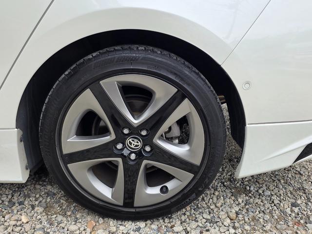 プリウス Ａツーリングセレクション　ユーザー様買取車　ＴＲＤフルエアロ　純正ナビ　Ｂカメラ　ＤＴＶ　トヨタセーフティーセンス　シートヒーター　置くだけ充電　黒合皮シート　ＥＴＣ　パワーシート　プッシュスタート　ワンオーナー（74枚目）
