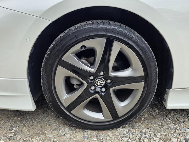 プリウス Ａツーリングセレクション　ユーザー様買取車　ＴＲＤフルエアロ　純正ナビ　Ｂカメラ　ＤＴＶ　トヨタセーフティーセンス　シートヒーター　置くだけ充電　黒合皮シート　ＥＴＣ　パワーシート　プッシュスタート　ワンオーナー（75枚目）