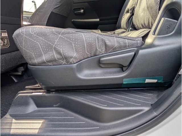 TOYOTA PRIUS ALPHA S TOURING SELECTION