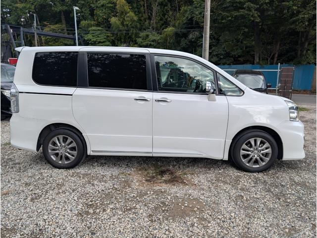 ヴォクシー ZS 煌III ユーザー様買取車両 1オーナー車 パナソニックフローティングナビゲーション ETC 両側パワースライドドア 7人乗り 禁煙車 記録簿 関東使用車両(8枚目)