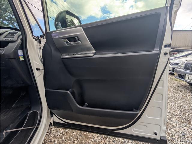 ヴォクシー ZS 煌III ユーザー様買取車両 1オーナー車 パナソニックフローティングナビゲーション ETC 両側パワースライドドア 7人乗り 禁煙車 記録簿 関東使用車両(41枚目)