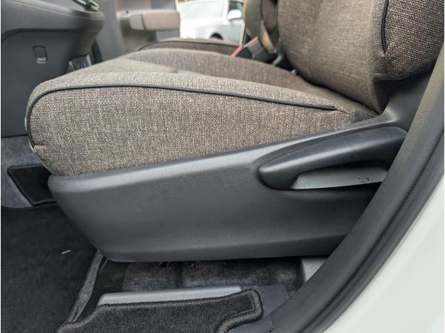 シエンタ ハイブリッドZ ユーザー様買取車両 1オーナー車 モデリスタエアロ ナビゲーション サーキュレーター 全周囲モニター 両側パースライドドア ETC シートヒーター ステアリングヒーター 禁煙車 記録簿(42枚目)