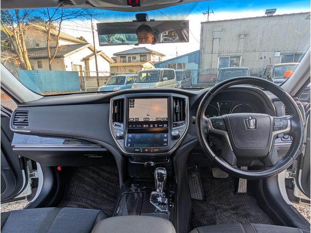 クラウンハイブリッド アスリートＳ　ユーザー様買取車　ワンオーナー　純正ナビゲーション　バックカメラ　フルセグテレビ　オートエアコン　ＬＥＤヘッドライト　ＥＴＣ　プッシュスタート　スマートキー（3枚目）