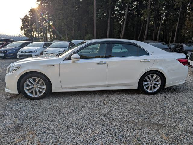 クラウンハイブリッド アスリートＳ　ユーザー様買取車　ワンオーナー　純正ナビゲーション　バックカメラ　フルセグテレビ　オートエアコン　ＬＥＤヘッドライト　ＥＴＣ　プッシュスタート　スマートキー（6枚目）