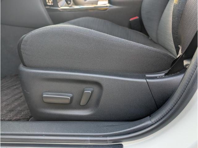 クラウンハイブリッド アスリートＳ　ユーザー様買取車　ワンオーナー　純正ナビゲーション　バックカメラ　フルセグテレビ　オートエアコン　ＬＥＤヘッドライト　ＥＴＣ　プッシュスタート　スマートキー（34枚目）