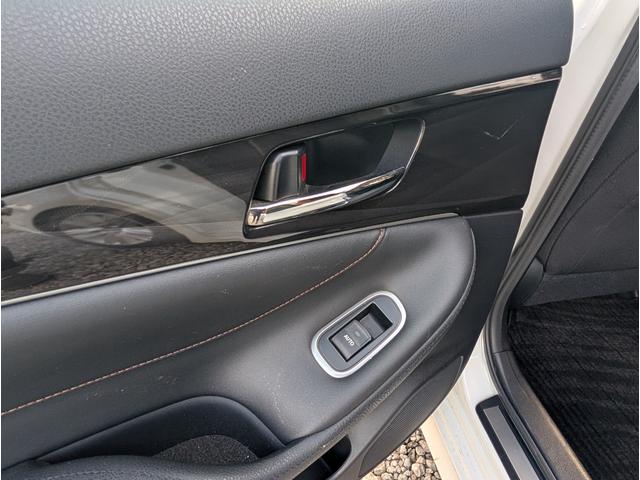 クラウンハイブリッド アスリートＳ　ユーザー様買取車　ワンオーナー　純正ナビゲーション　バックカメラ　フルセグテレビ　オートエアコン　ＬＥＤヘッドライト　ＥＴＣ　プッシュスタート　スマートキー（49枚目）