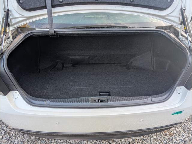 クラウンハイブリッド アスリートＳ　ユーザー様買取車　ワンオーナー　純正ナビゲーション　バックカメラ　フルセグテレビ　オートエアコン　ＬＥＤヘッドライト　ＥＴＣ　プッシュスタート　スマートキー（50枚目）