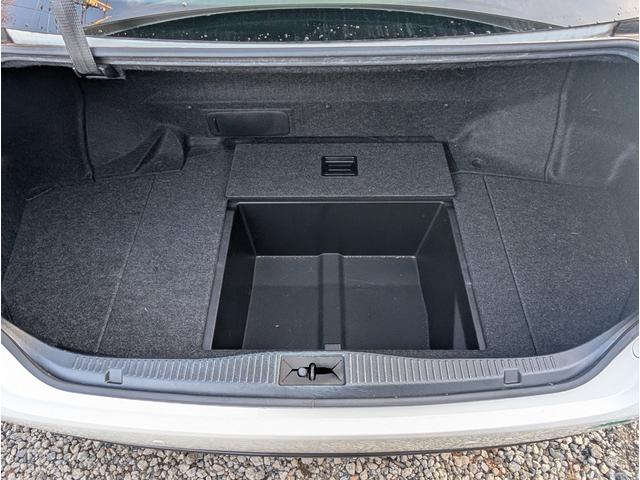 クラウンハイブリッド アスリートＳ　ユーザー様買取車　ワンオーナー　純正ナビゲーション　バックカメラ　フルセグテレビ　オートエアコン　ＬＥＤヘッドライト　ＥＴＣ　プッシュスタート　スマートキー（51枚目）