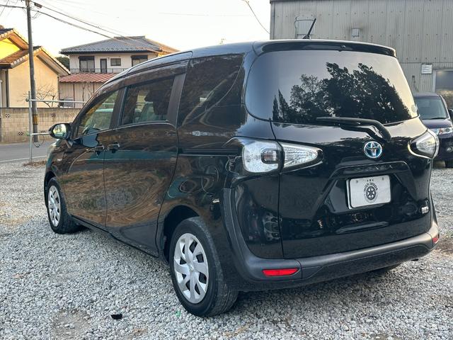シエンタ ハイブリッドＧ　ユーザー様買取車　ワンオーナー　社外ナビ　バックカメラ　フルセグテレビ　両側電動スライドドア　オートエアコン　プッシュスタート　３列シート（3枚目）