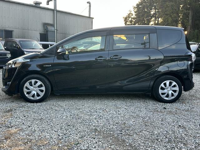 シエンタ ハイブリッドＧ　ユーザー様買取車　ワンオーナー　社外ナビ　バックカメラ　フルセグテレビ　両側電動スライドドア　オートエアコン　プッシュスタート　３列シート（11枚目）