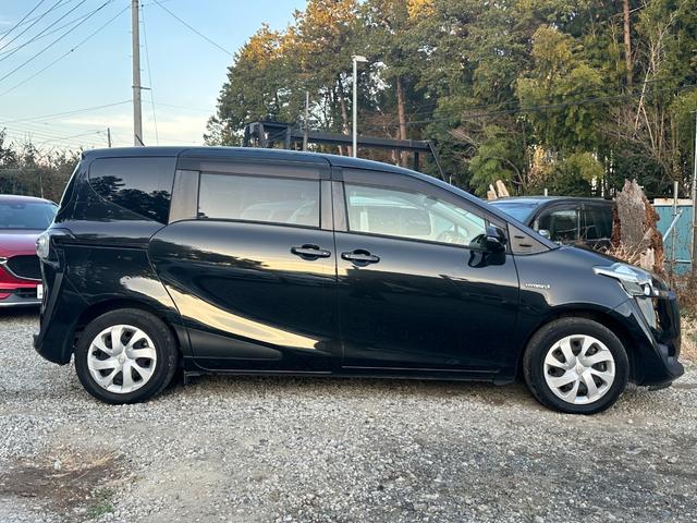 シエンタ ハイブリッドＧ　ユーザー様買取車　ワンオーナー　社外ナビ　バックカメラ　フルセグテレビ　両側電動スライドドア　オートエアコン　プッシュスタート　３列シート（17枚目）