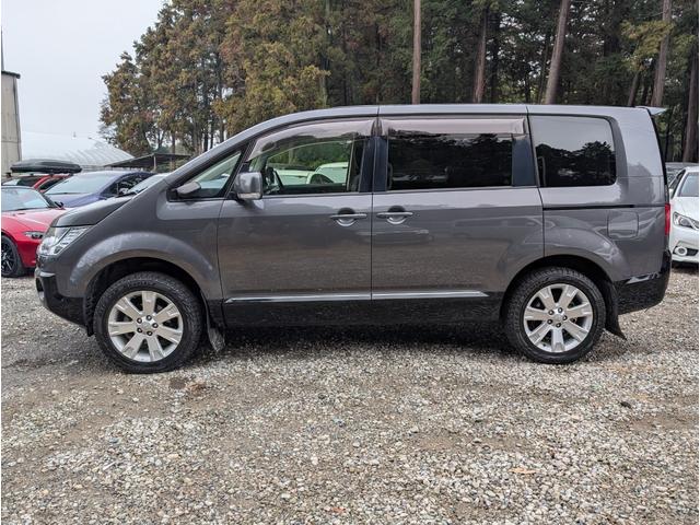 デリカＤ：５ Ｇ　パワーパッケージ　ユーザー様直接買取車両　関東１オーナー車両　４ＷＤ　ナビゲーション　バックモニター　ＥＴＣ　左右パワースライドドア　ディスチャージヘッドランプ　７人乗り　禁煙車　記録簿　インテリジェントキー（6枚目）