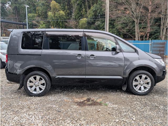 デリカＤ：５ Ｇ　パワーパッケージ　ユーザー様直接買取車両　関東１オーナー車両　４ＷＤ　ナビゲーション　バックモニター　ＥＴＣ　左右パワースライドドア　ディスチャージヘッドランプ　７人乗り　禁煙車　記録簿　インテリジェントキー（9枚目）