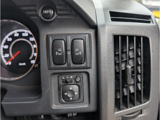 デリカＤ：５ Ｇ　パワーパッケージ　ユーザー様直接買取車両　関東１オーナー車両　４ＷＤ　ナビゲーション　バックモニター　ＥＴＣ　左右パワースライドドア　ディスチャージヘッドランプ　７人乗り　禁煙車　記録簿　インテリジェントキー（28枚目）