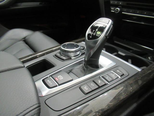 xDrive 35d Mスポーツ 7人乗り セレクトパッケージ パノラマガラスサンルーフ ブラックレザー シートヒーター 電動シート LEDライト ETC2.0 コンフォートアクセス オートトランク(10枚目)
