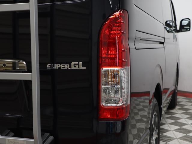 ハイエースバン スーパーＧＬ　ダークプライムＩＩ　純正７インチナビ／パノラミックビューモニター／デジタルインナーミラー／純正ルーフキャリア／純正リアラダー／ベットキット／荷台フローリングカバー／両側電動スライドドア／純正１５インチＡＷ（32枚目）