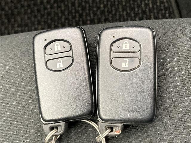 カローラフィールダー ハイブリッド EX プッシュスタート トヨタセーフティセンス CD・DVD再生 フルセグTV Tコネクトナビ Bluetooth接続 ドライブレコーダー LEDヘッドライト スマートキー ETC バックモニター(18枚目)