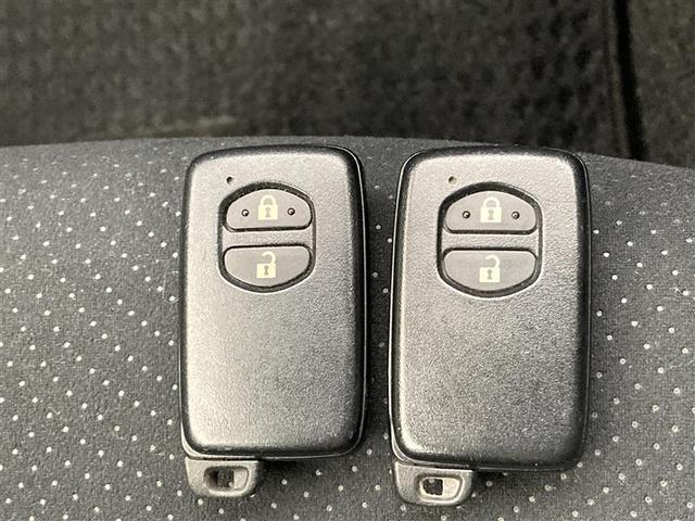 プリウス S バックモニター 純正メモリーナビ コーナーセンサー ETC Bluetooth ワンセグテレビ CD/DVD再生 プッシュスタート 横滑り防止装置 アンチロックブレーキシステム 走行距離無制限保証(17枚目)