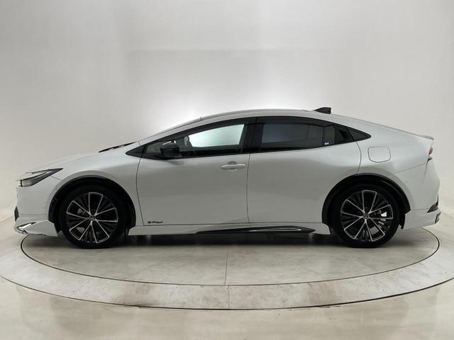 プリウス Ｚ　４ＷＤ　シートエアコン　ハンドルヒーター　アドバンストパーク　ウインドシールドデアイサー　ワイヤレス充電　ＰＤＡ　ＲＣＴＡ　ＲＣＤ　ＲＳＡ　後方車両接近告知　安心降車アシスト　周辺車両接近時サポート（68枚目）