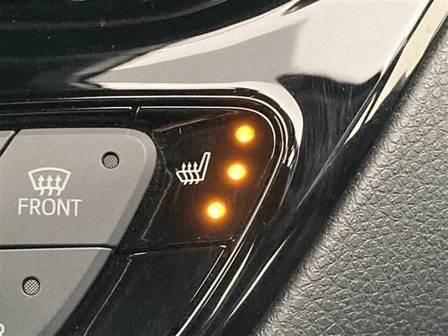 運転席、助手席にはシートヒーターが付いています。最近の冬場は例年よりも寒くなっています。。。シートヒーターがあるとないとじゃ大違い！ぜひお試しあれ！