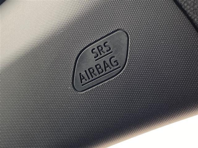 運転席、助手席のエアバッグはもちろん、サイドエアバッグも装備しています。ワンランク上の安全性を求めているお客様にオススメの装備です。
