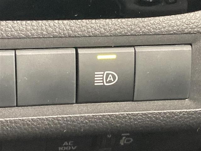 対向車がいないとき、見通しの悪い道路は暗くて怖いですよね。。。こちらのクルマはオートマチックハイビーム搭載です！対向車の有無で自動でハイ・ロウビームに切り替えます。