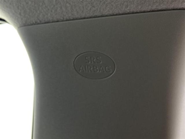 運転席、助手席のエアバッグはもちろん、サイドエアバッグも装備しています。ワンランク上の安全性を求めているお客様にオススメの装備です。