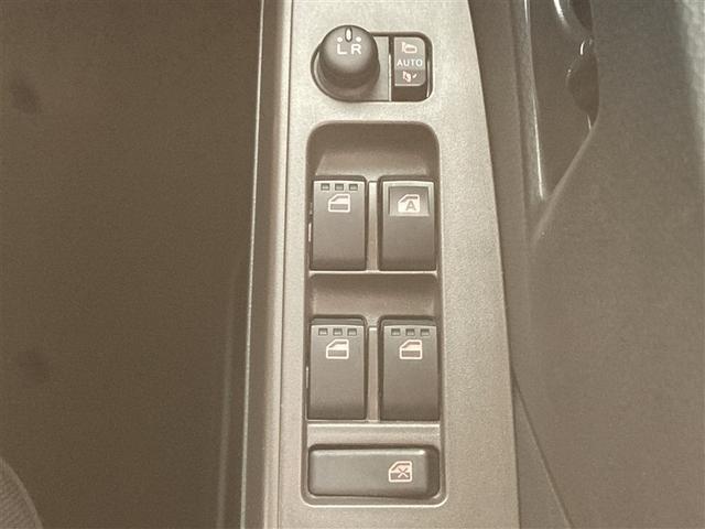 もちろん、パワーウインドウもついております。ワンタッチで窓の開閉が可能です！
