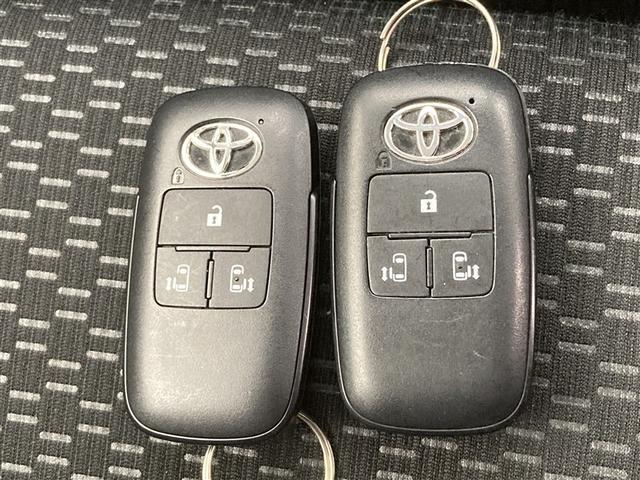 ドアの開閉時、両手が荷物で塞がっている時はキーレスでのカギの解除が大変ですよね。スマートキーはポケットやバッグに入れておけば、ノブに触れただけでロックの解除が可能です。とても便利な機能です。