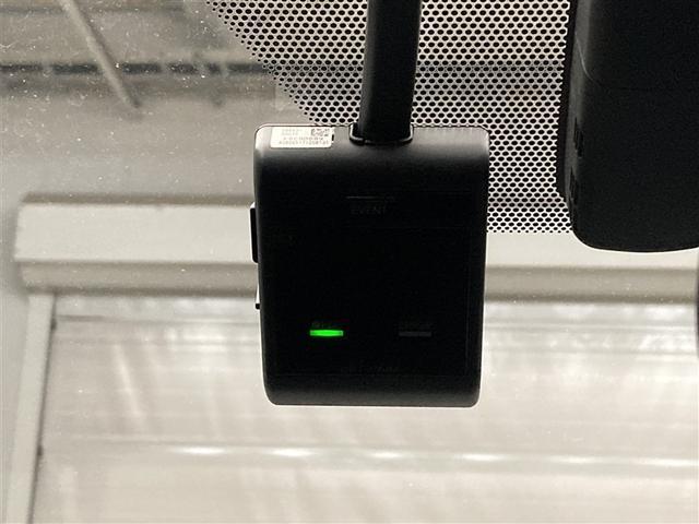 プリウス ＳセーフティプラスＩＩ　トヨタ・セーフティ・センス　Ｔコネクトナビ　パノラミックビューモニター　バックモニター　リヤクロストラフィックアラート　ＬＥＤライト　レーダークルコン　純正ドライブレコーダー　１５００Ｗ電源　フルセグ（23枚目）