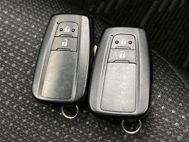 プリウス ＳセーフティプラスＩＩ　トヨタ・セーフティ・センス　Ｔコネクトナビ　パノラミックビューモニター　バックモニター　リヤクロストラフィックアラート　ＬＥＤライト　レーダークルコン　純正ドライブレコーダー　１５００Ｗ電源　フルセグ（24枚目）