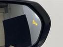 後続車が接近するのを知らせてくれるBSM(ブラインドスポットモニター)接近するとドアミラー部の警告灯が光ってくれるので、万が一の追突も防げそうですね♪上級装備です。