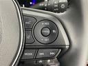 前方の車との車間を設定し、スピードを上げたり緩めたりを自動で行ってくれる追尾式の「レーダークルーズ」。上級装備の一つです!高級車にしかつかない嬉しい機能です。