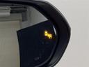 後続車が接近するのを知らせてくれるBSM(ブラインドスポットモニター)接近するとドアミラー部の警告灯が光ってくれるので、万が一の追突も防げそうですね♪上級装備です。