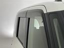 ドアバイザーも付いています。雨の日に少し窓を開けても、雨水が入りにくく、喫煙する方などにも強い味方です。